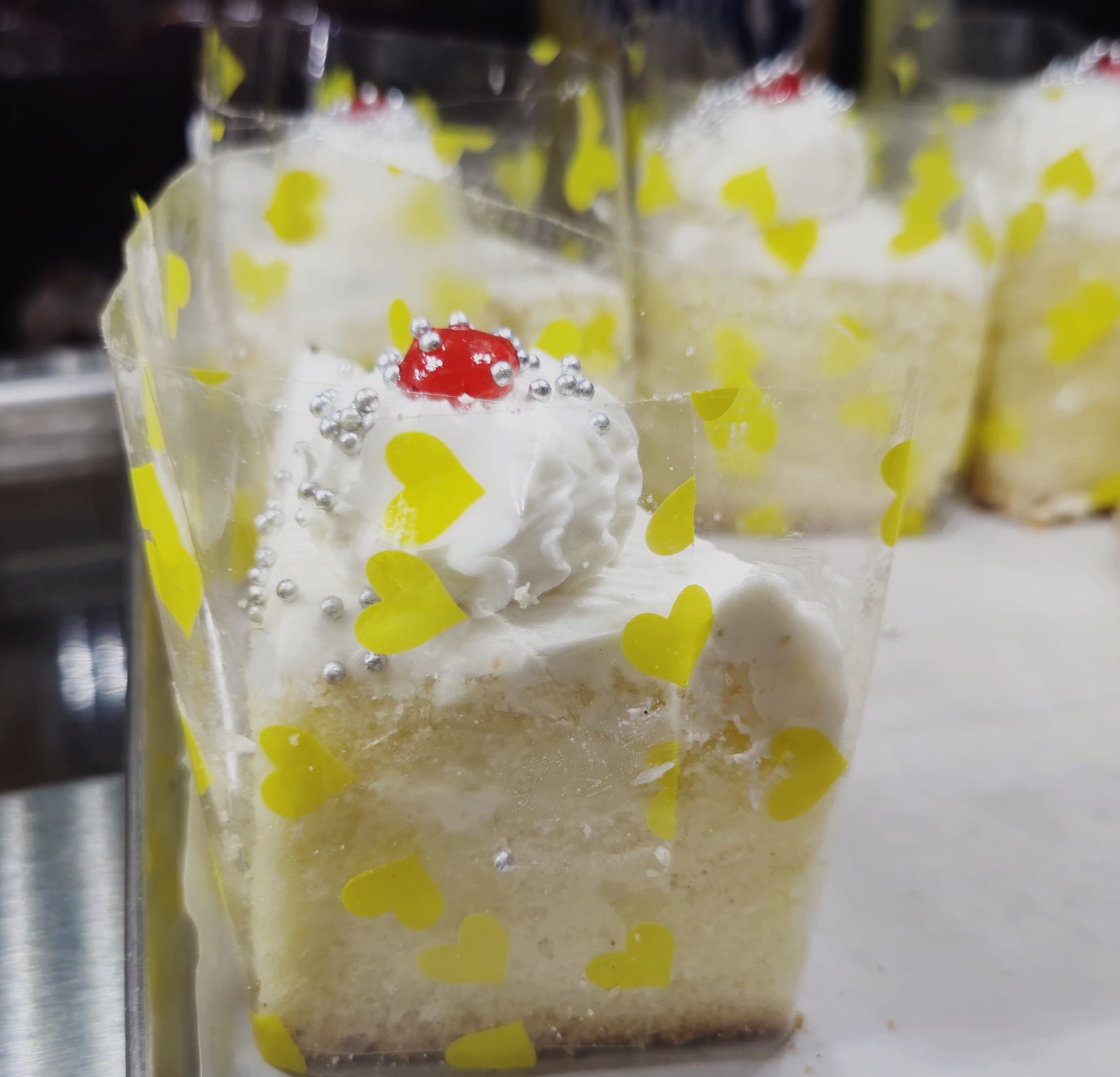 Classic Vanilla Piece Cake - 5pcs